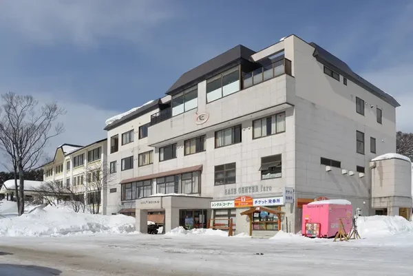 夜発バス/新宿・池袋発 ホテル明幸 X-JAM高井富士&よませスキー場スキー場 選べるリフト券|眺望抜群の展望露天風呂。スキー場のベースセンターも併用した立地が便利なホテル!1